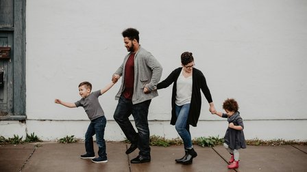 The Rush Hour of Life: Exploring Family Experiences in the Netherlands
